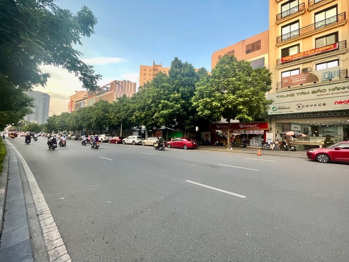 MẶT PHỐ NGUYÊN VĂN HUYÊN 220M2 MT7 GIÁ 120 TỶ, KINH DOANH, VỈA HÈ, THANG MÁY