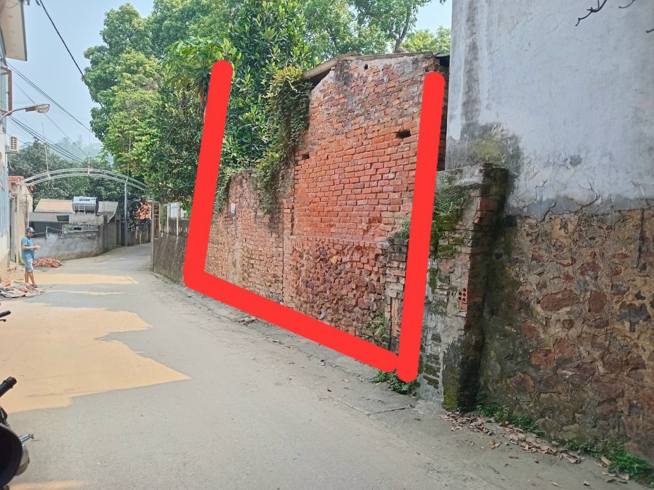 sơn đồng tiên phương một lô duy nhất dt 151m ngay trục chính liên xã đường ô tô tránh nhau thoải mãi cách ql6 500 m