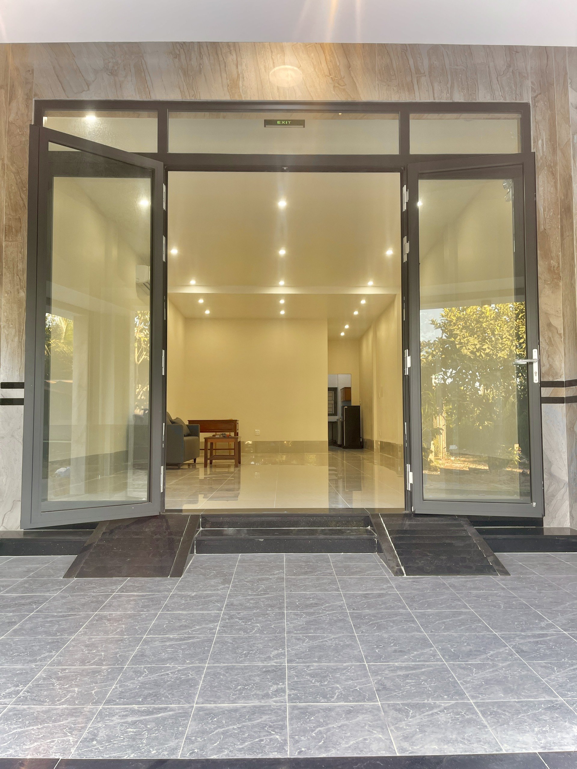 16. CHO THUÊ MB TRỆT LỐI ĐI RIÊNG BIỆT – MẶT TIỀN Khu GV DHCT