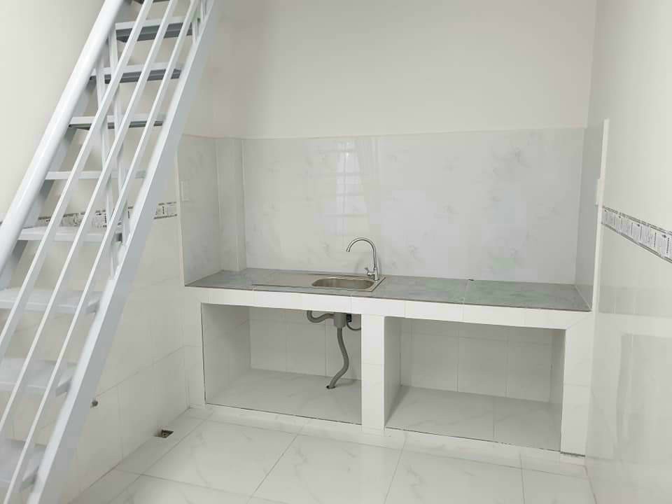 638 Nhà Chỉ : 5,3 triệu ( Cọc 1 tháng) CHO THUÊ NHÀ LẦU MỚI , HẺM ĐỒNG VĂN CỐNG . GẦN BÁCH HÓA XANH ☆ Phù hợp ở