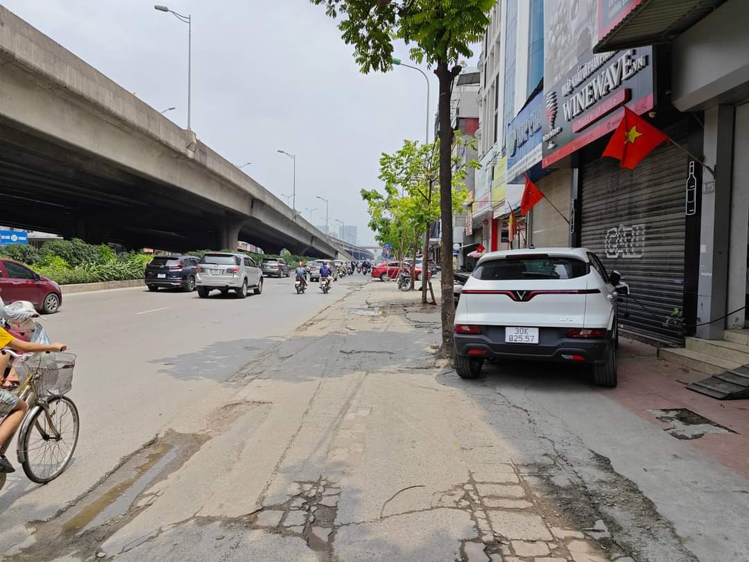 Hơn 21 tỷ, Siêu Phẩm Mặt Phố Nguyễn Xiển, Hàng Xóm Eco Green. 125m x 3t x Mt 7.9m