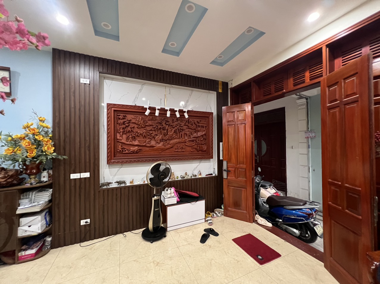 Mặt Ngõ Nhà Ốp Full Đá, Mặt Tiền Rộng phố Bắc Cầu 4,5 tỷ, DT 55m² x 4T