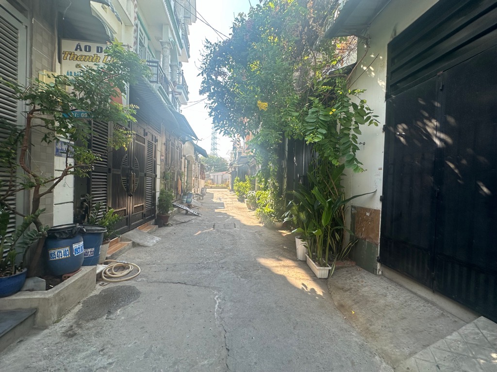 Bán nhà 3 tầng- SÁT MẶT TIỀN HUỲNH THỊ HAI - 4x10m – 40m2-Hẻm xe hơi-Chỉ 3.690 tỷ