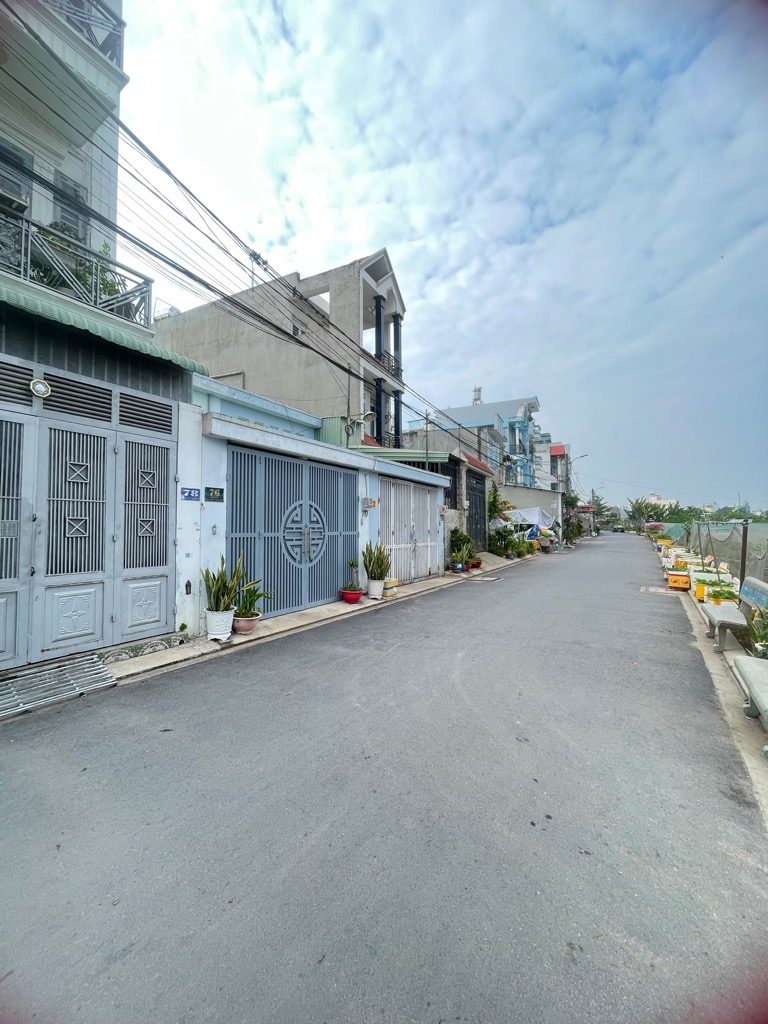 Nhà mặt tiền 3 tầng -Hiệp Thành , Quận 12- 44m2 -Đường 6m-Chỉ 4.25 tỷ