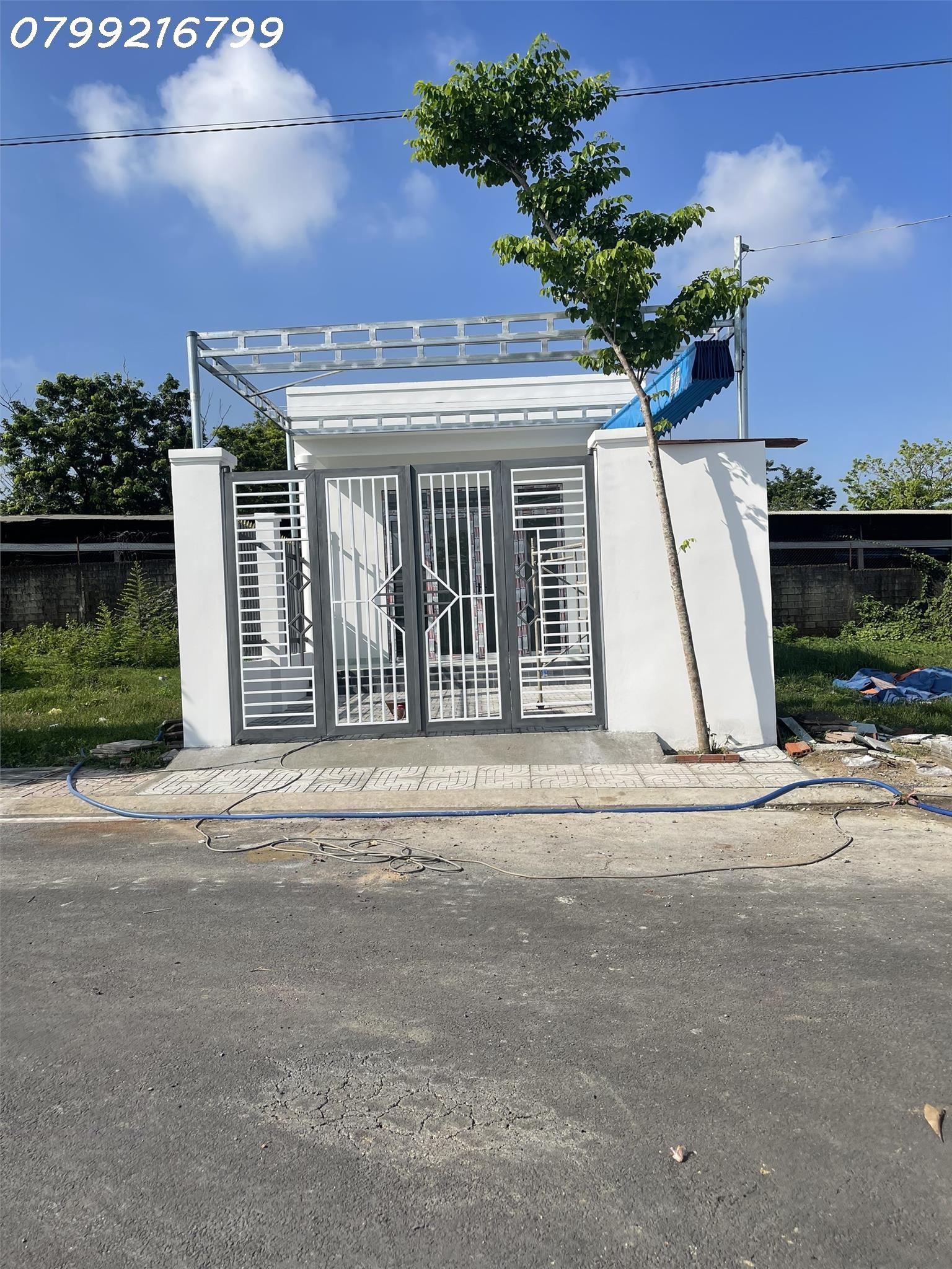 Bán gấp nhà Bình Minh Trảng Bom Đồng Nai sổ riêng thổ cư bao đẹp. Gía bán trọn sổ chỉ 1 tỷ 6 .Lh 0799 216 799 em Trinh.