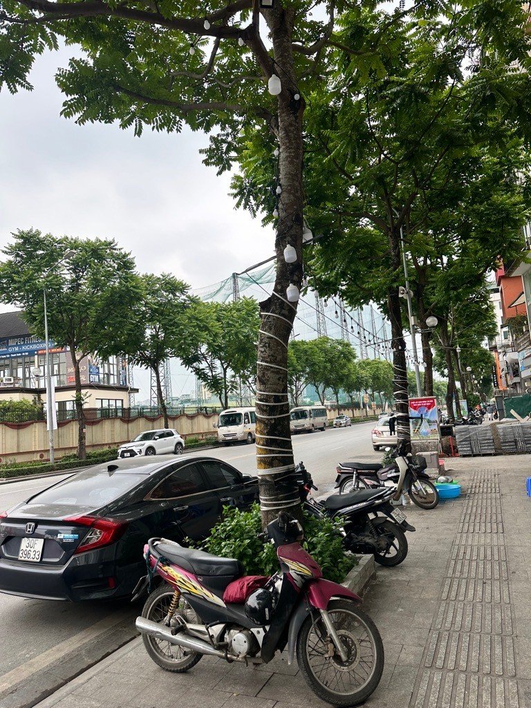 NHÀ PHÂN LÔ - 3 BƯỚC CHÂN RA ĐƯỜNG LÊ TRỌNG TẤN - KINH DOANH - BÃI ĐỖ OTO NGAY CỔNG - DÒNG TIỀN ỔN ĐỊNH