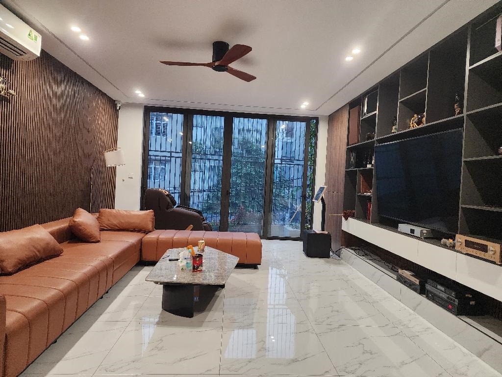 Bán nhà Phố Trạm. 56m2 * tầng * 7,5 tỷ. Thang Máy, Ở ngay.