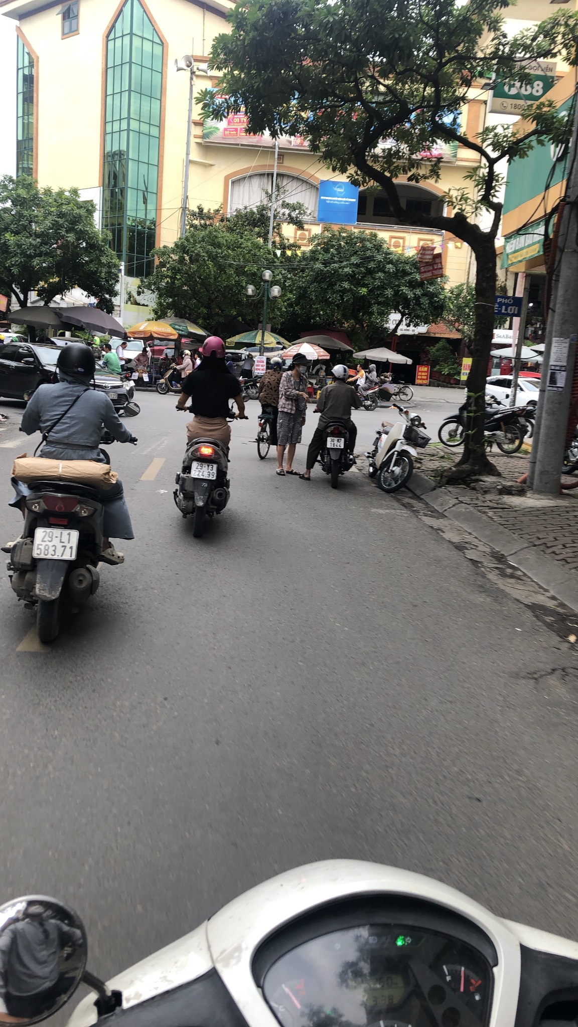 Tập thể sở giáo dục - 52m² - 4 tầng - mt 53.71m - chỉ 10.5 tỷ.