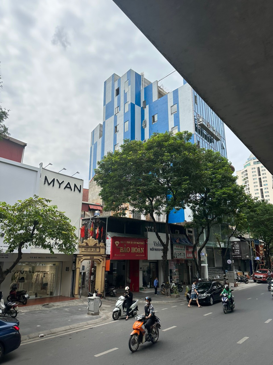 Bán toà nhà xây mới mặt phố chính số 99 đường Xuân Thuỷ, Cầu Giấy, Hà Nội