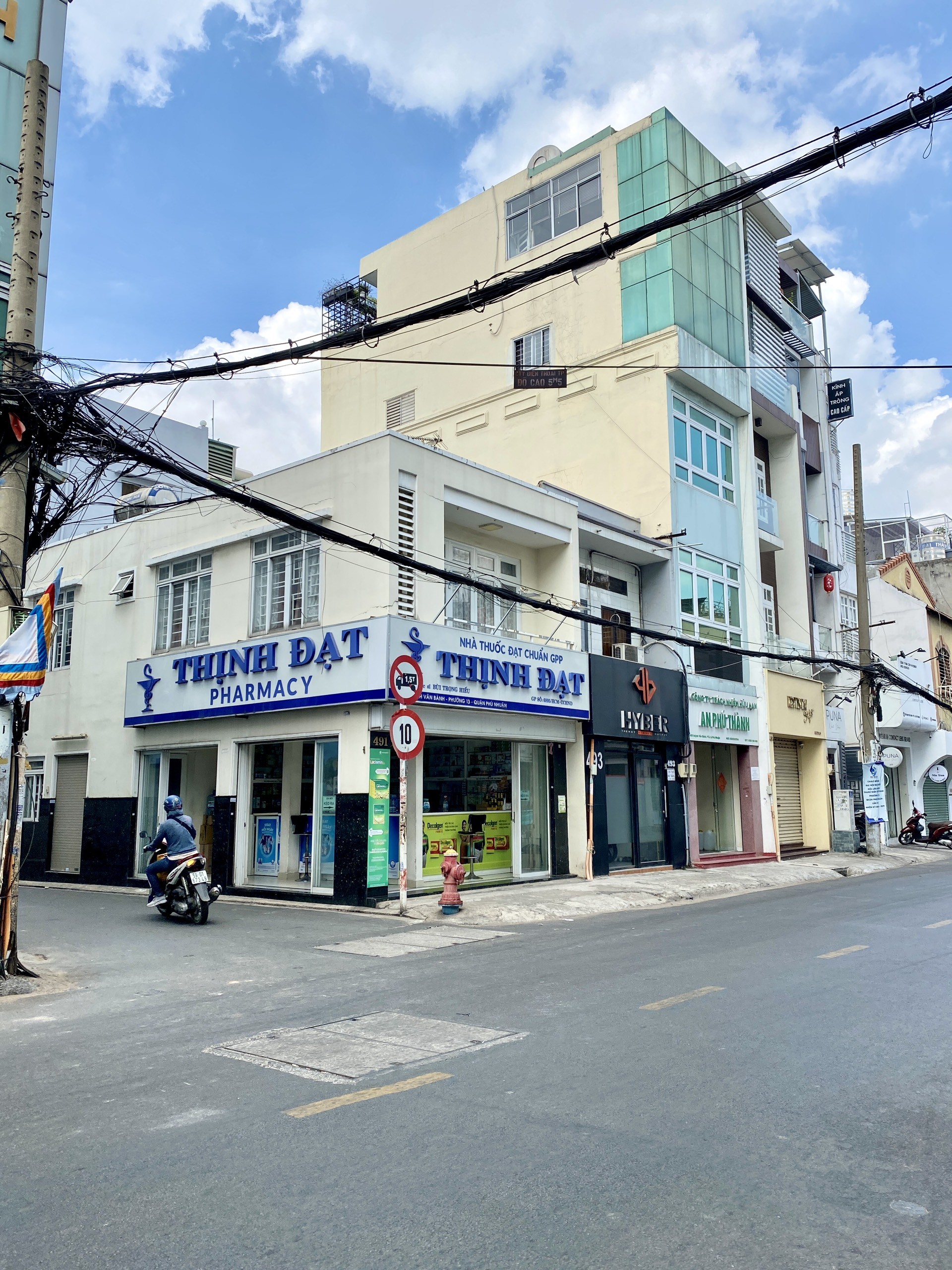 Bán gấp nhà mặt tiền Huỳnh Văn Bánh, DT 3.7x12, 2 tầng, giá 12,5 tỷ