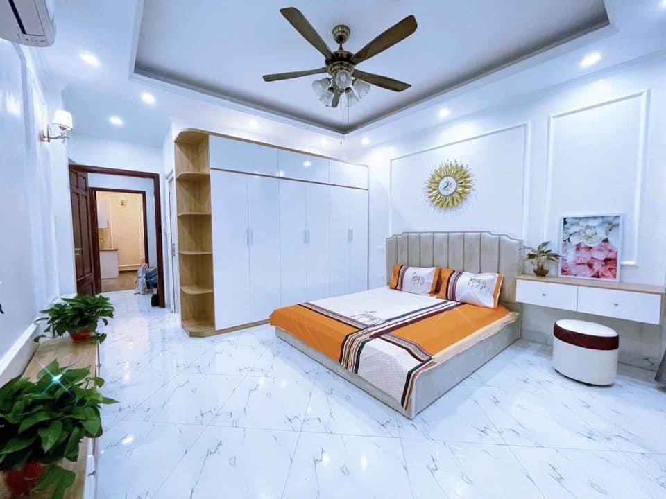 Chung cư mini Ngọc Lâm-Nguyễn Văn Cừ, 115m x 7 tầng, mặt tiền 6.5m, 18 phòng khép kín, dòng tiền 1.2 tỷ/năm