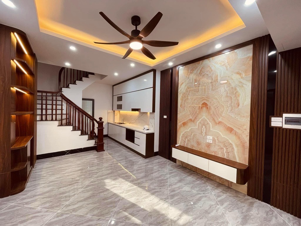 56M, MT 5M, sân chung trước nhà 40m Thoải mái đỗ xe