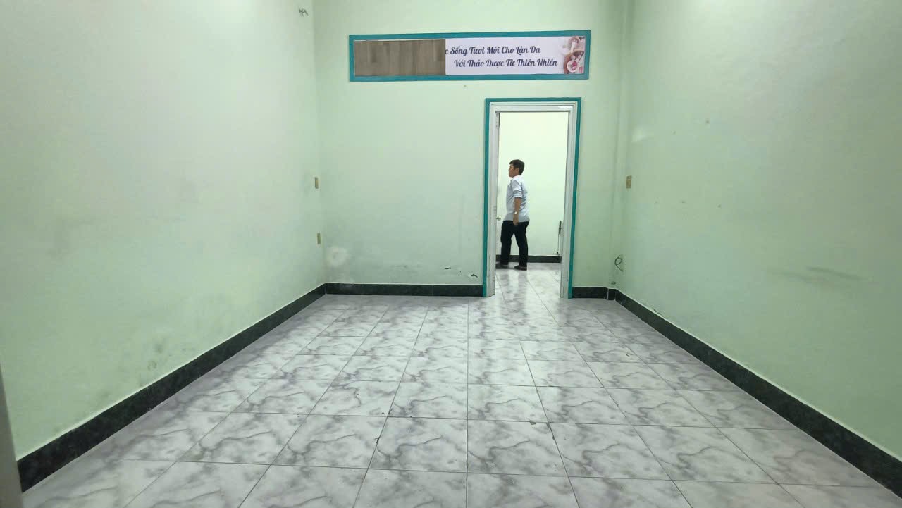 870 Nhà Chỉ : 5 triệu ( Cọc 1 tháng ) Cho thuê nhà mặt tiền đường hẻm 88 Đề Thám. Ngay chợ Hoa Viên hẻm thông