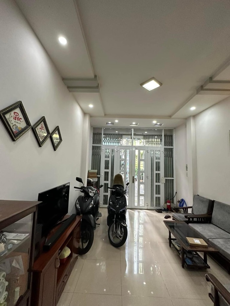 Bán nhà đường 3/2- xe hơi ngủ trong nhà - 39m2, 3 tầng, chỉ 6 tỷ tại quận 11