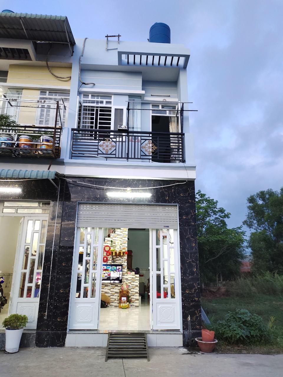 CHÍNH CHỦ Cần Bán Nhanh CĂN NHÀ MẶT TIỀN Xã Đức Hòa Đông, Đức Hòa, Long An