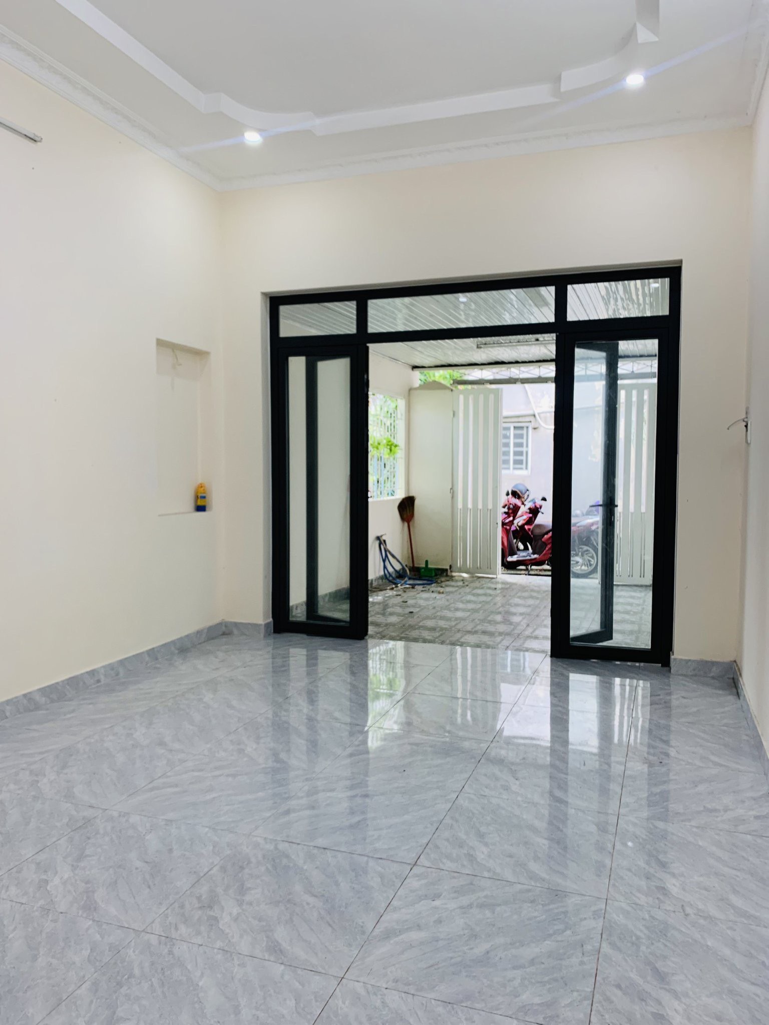 Nhà Linh Trung 80m2 Nở Hậu - Sát Metro Giá Cực Mềm - Có Sân Rộng