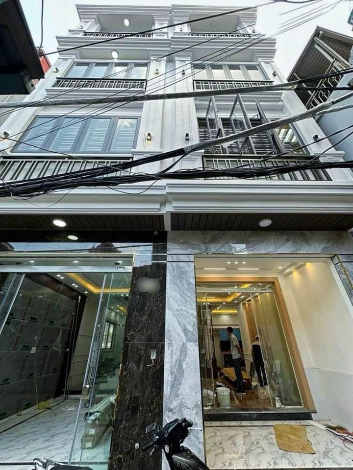 Bán nhà xây mới phố Hồ Sen, diện tích 58m 4 tầng GIÁ 4.4 tỉ, ngõ cực nông, có sân riêng