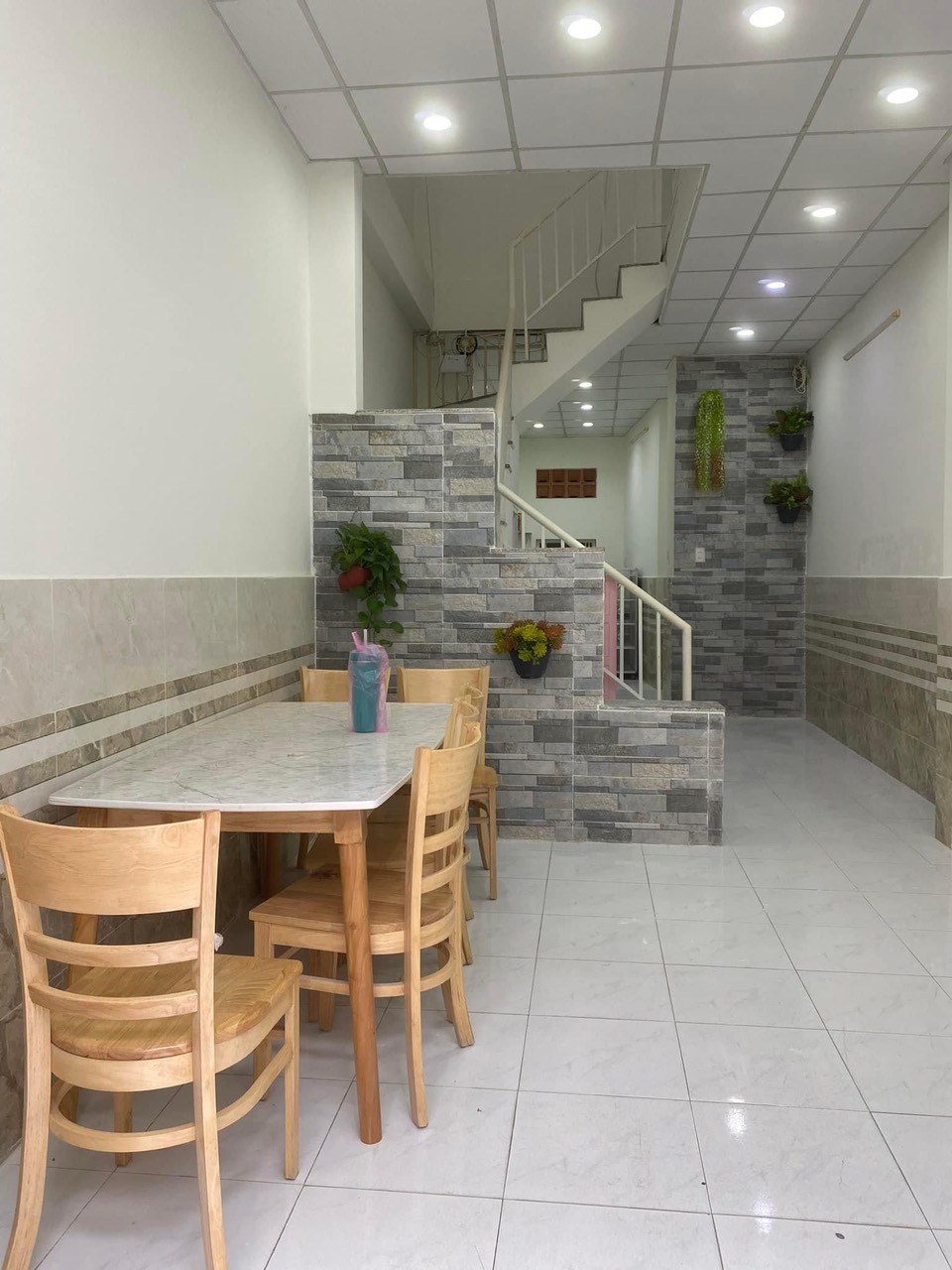 881 Nhà Chỉ : 6 triệu ( Cọc 10 triệu) Cho thuê nhà đầu hẻm đường Huyện Thanh Quan, Thới Bình, Ninh Kiều sau lưng