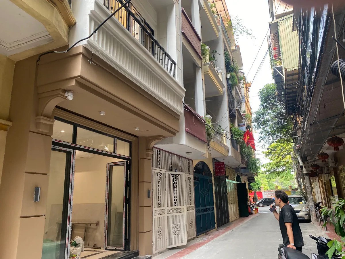 CẦN BÁN NHÀ ĐƯỜNG 800A, CẦU GIẤY, Ô TÔ TRÁNH, KINH DOANH, NGÕ THÔNG, THANG MÁY, 50M2, 17.5 TỶ