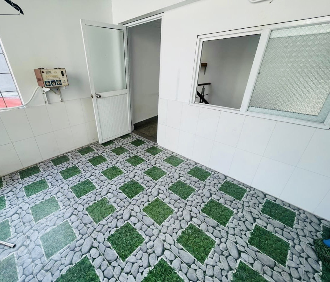 Bán nhà 2,5 tầng ngay Chợ Đôn, Lê Chân, Hải Phòng. Đường 2 ô tô tránh nhau chỉ 2,37 tỷ