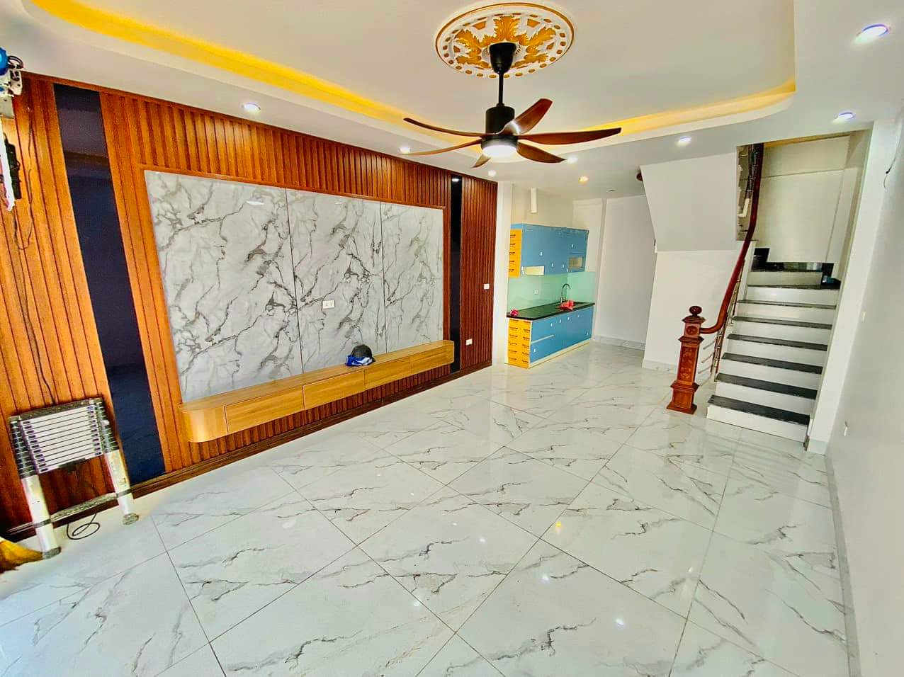 SIÊU PHẨM ĐÔNG NGAC DÂN XÂY KIÊN CỐ CHẮC CHÅN- 5 TÂNG MỚI- Ô TÔ ĐỖ CỬA-NỘI THẤT CAO CẤP