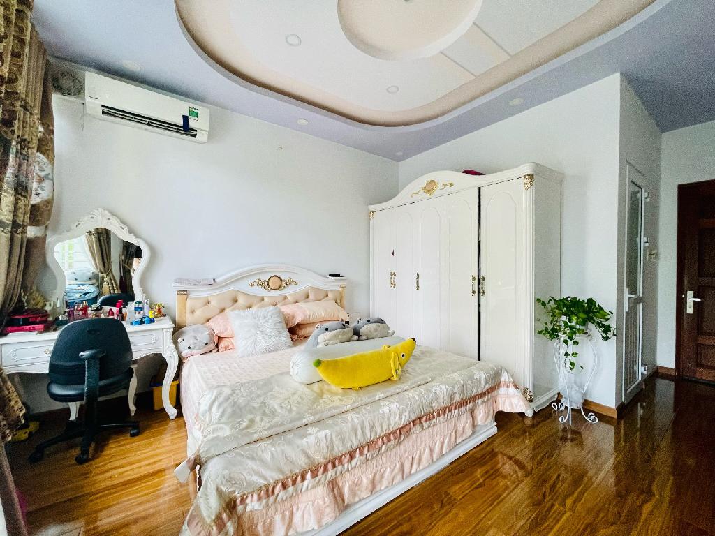 Chủ xoắn cần bán gấp HẺM KINH DOANH XE HƠI THẲNG 1 TRỤC Lạc Long Quân, 70m2, 3 TẦNG BTCT chỉ 10.9 tỷ tại quận 11