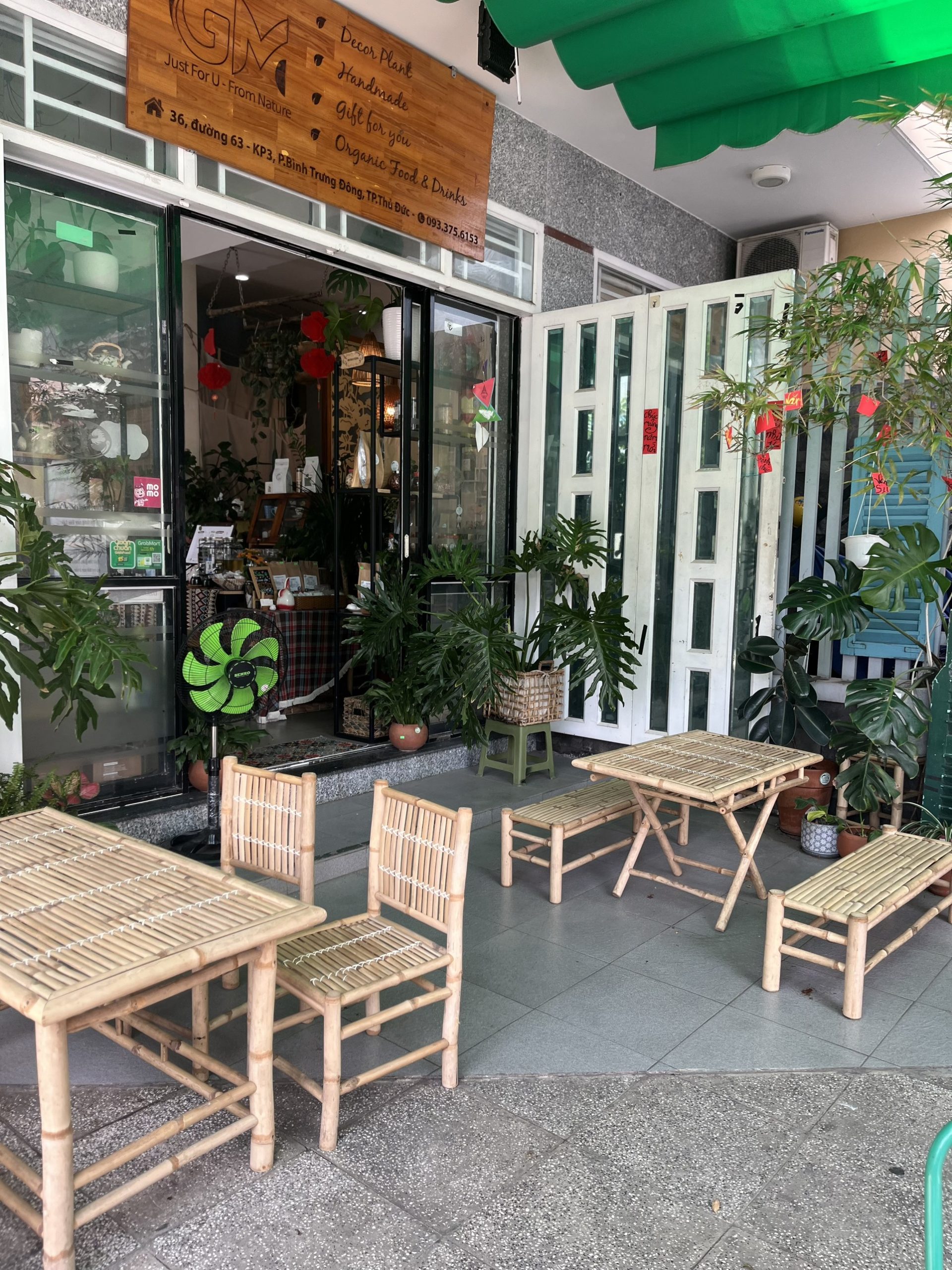 Sang Quán Cafe - Tea flower DECOR ĐẸP đang hoạt động ổn định, 2 mặt tiền khu dân cư,trường học, nhà Thờ,chợ Tân Lập rất