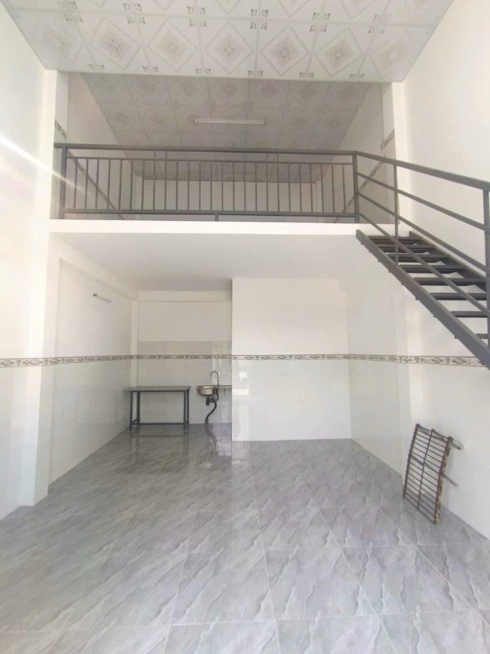 893 Nhà MT chỉ : 4 triệu ( Cọc 1tháng ) Cho thuê nhà mặt tiền đường Đồng Ngọc Sứ đoạn gần chợ