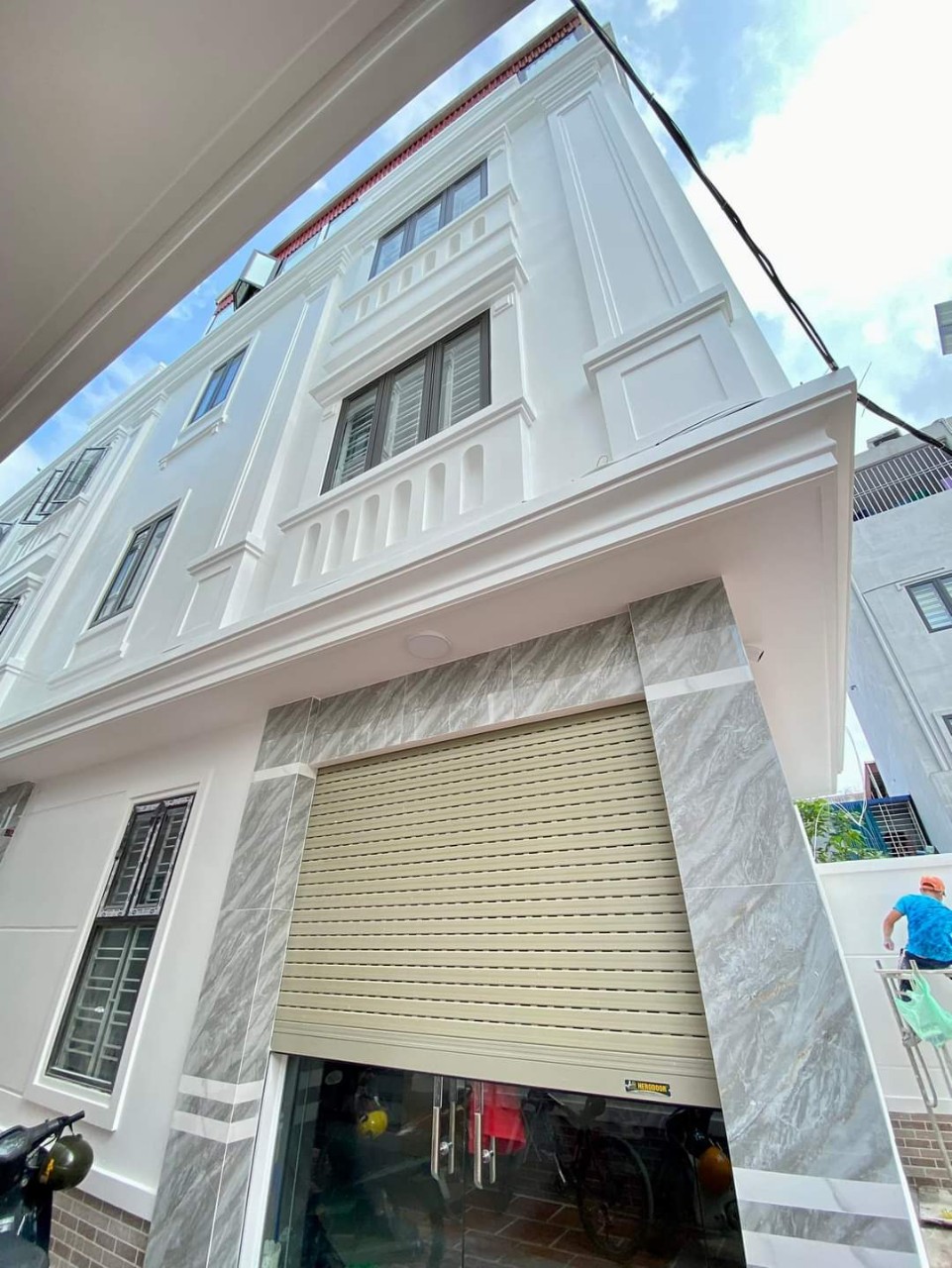 Bán nhà xây mới ngõ 440 Chợ Hàng Mới, diện tích 41m 3 tầng GIÁ 2.87 tỉ