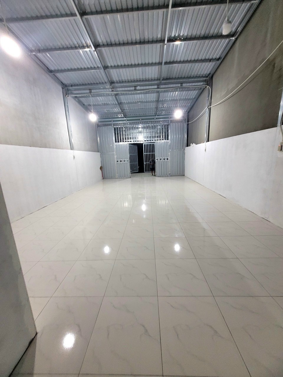 Xưởng sạch đẹp 6.5x19m xe 1 tấn, gần Cầu Phú Long, giá rẻ 6tr