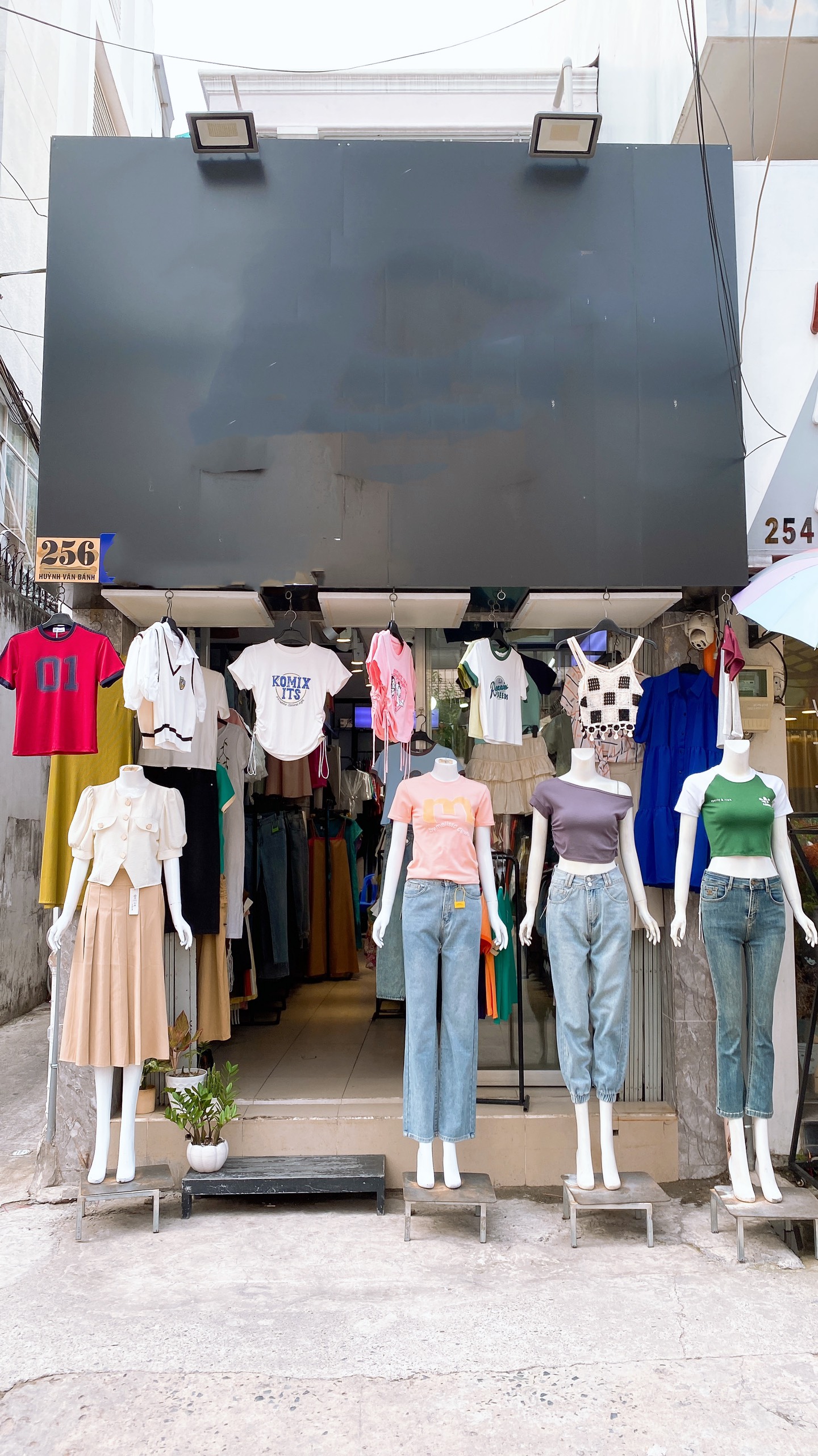 Sang shop thời trang MT đẹp (Nhà nguyên căn) Huỳnh Văn Bánh, Phú Nhuận