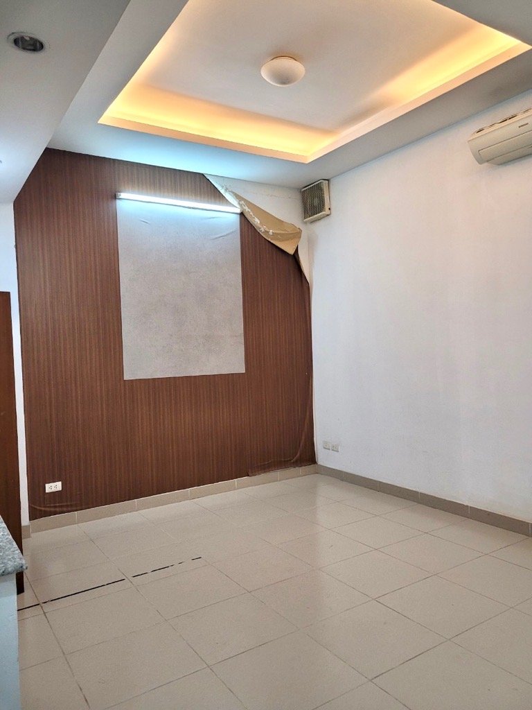 Bán nhà 4 Tầng chủ tự xây, Ngõ Thông kinh doanh sầm uất , ô tô đỗ cửa giá nhỉnh 5 tỷ