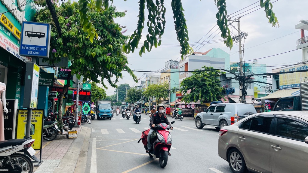 Bán Nhà Mặt Tiền Bà Hom, Phường 13, Quận 6. DT 72m2 x 2 tầng (3.5 x 20.5). Giá 10.5 tỷ TL.