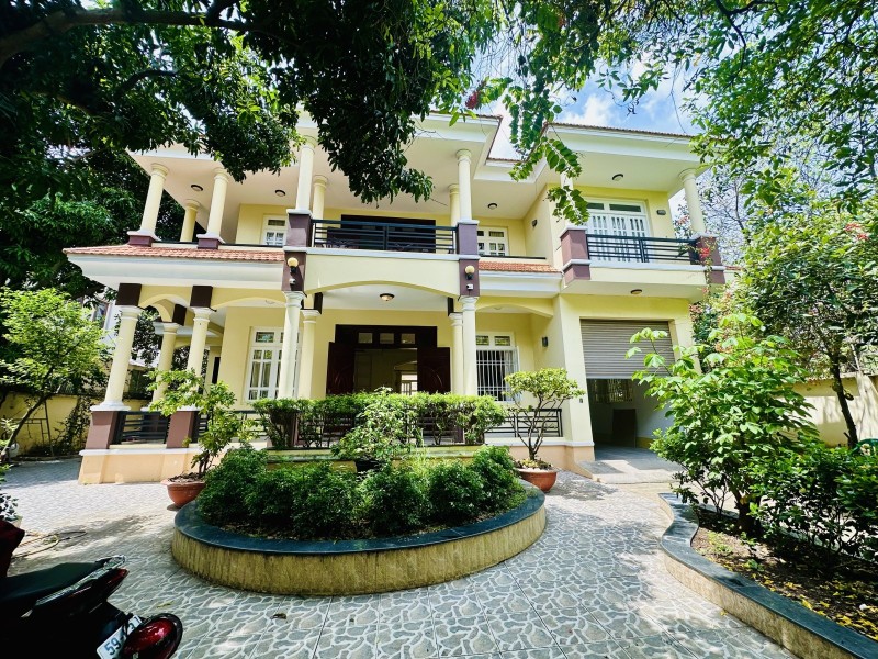 Bán Biệt Thự hiếm khu Tên Lửa, Bình Tân, DT 24m x 31m, 713m2, hoàn công đủ, Giá 53.5 tỷ