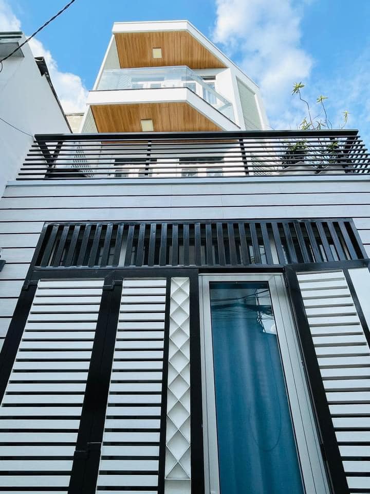 Nhà ngang 4m dài 17m, 3 tầng, HĐ thuê 20 triệu 1 tháng, 5.8tỷ, gần chợ vải Tân Bình
