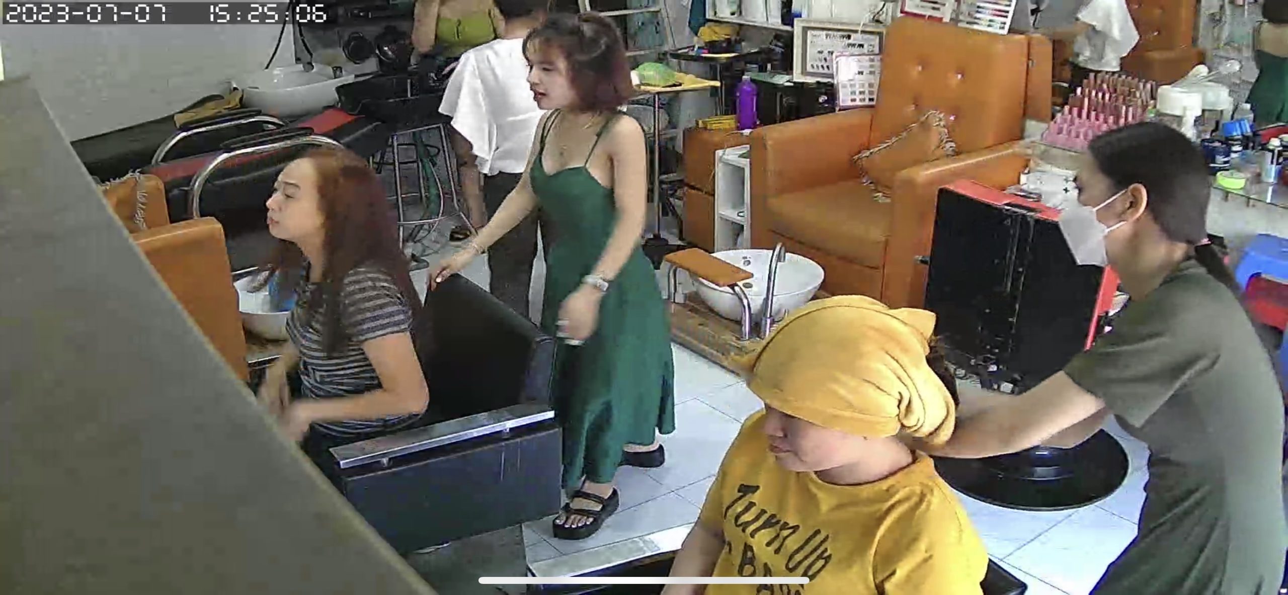 SANG NHƯỢNG TIỆM TÓC NAIL GỘI ĐẦU ĐỊA CHỈ 221 Bùi Văn Ba, phường Tân Thuận Đông, quận 7