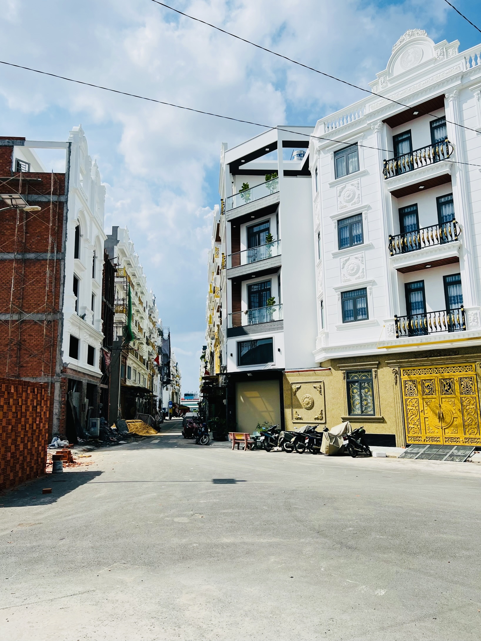 Nhà Mới Xây Khu VIP Đồng Bộ Hương Lộ 2 Giáp Ranh Tân Phú 4x14 5 Tầng Giá Tốt 6.2 Tỷ Lh: 0813123