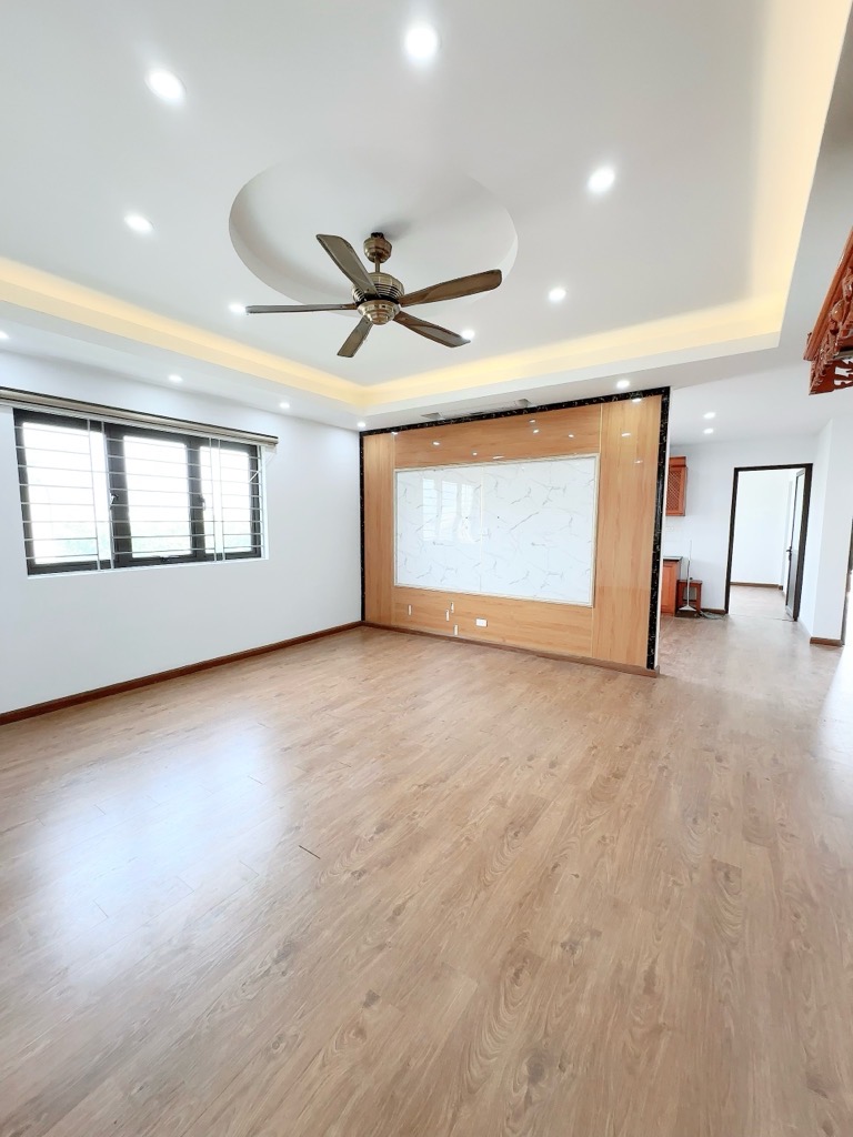 Chính chủ cần bán chung cư 3PN 112m2 đường Lĩnh Nam chỉ 3.7 tỷ LH 0969568293