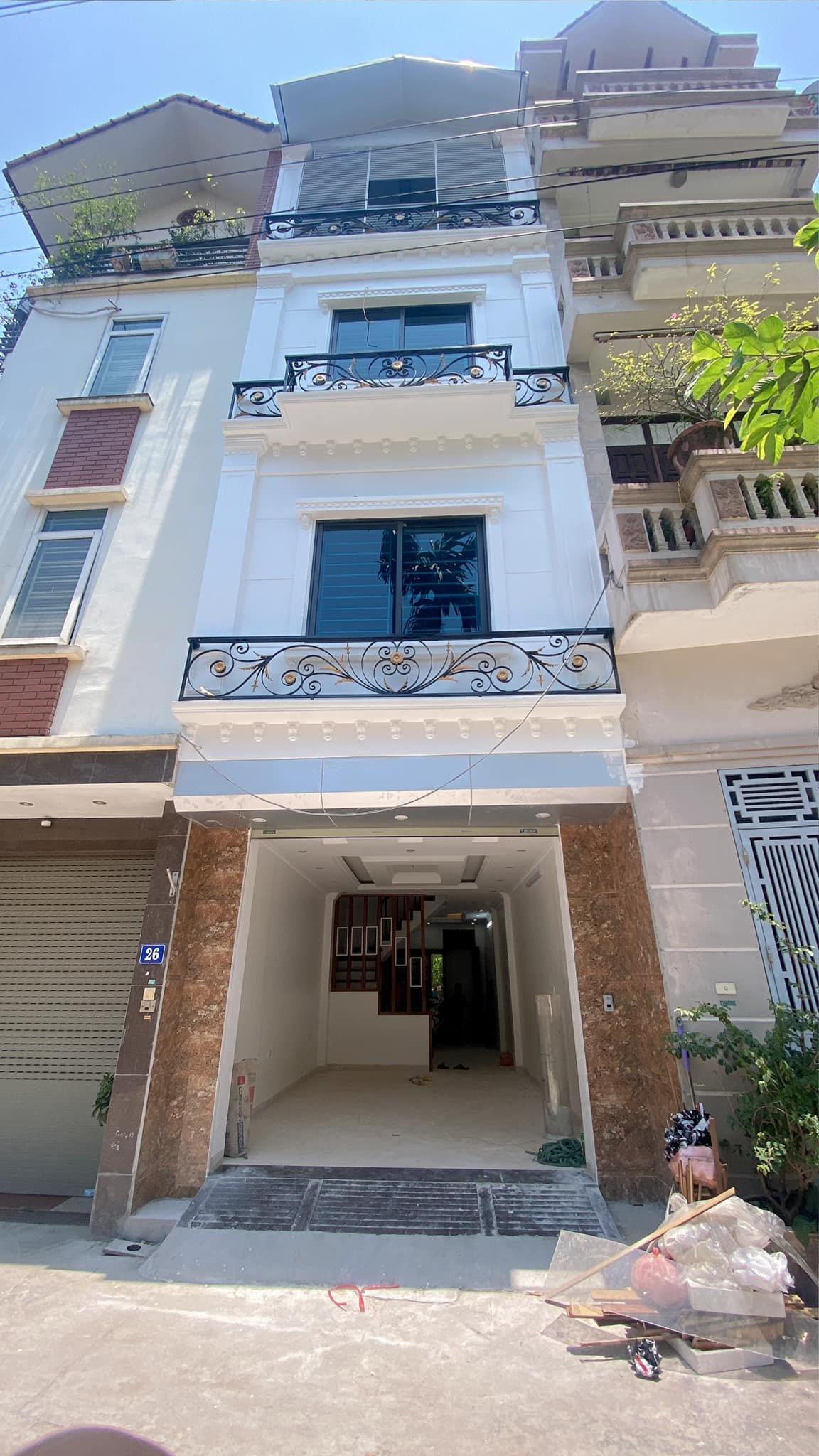 Bán nhà đẹp 40m2 5tầng mặt tiền 4m 7.85tỷ ngõ ôtô tránh phố Võng Thị Tây Hồ