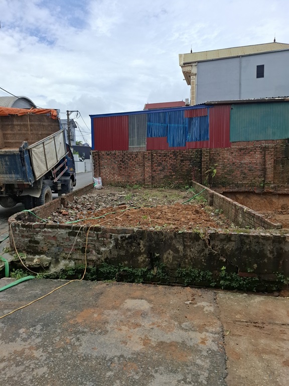 Bán đất Tiên Hùng, Nguyên Khê 51m x 4,6, nở hậu, apfan oto tránh thông, giá chỉ 2,x tỷ TL. LH: 0936123469