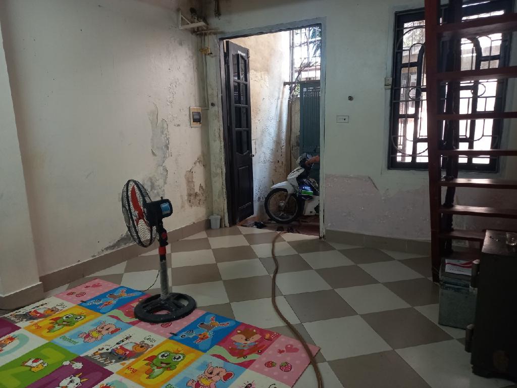 Bán nhà Phố Lụa, Vạn Phúc: 40m2, 3 tầng, Chủ bán đất tặng nhà, Ngõ thông thoáng, 4,2 tỷ.