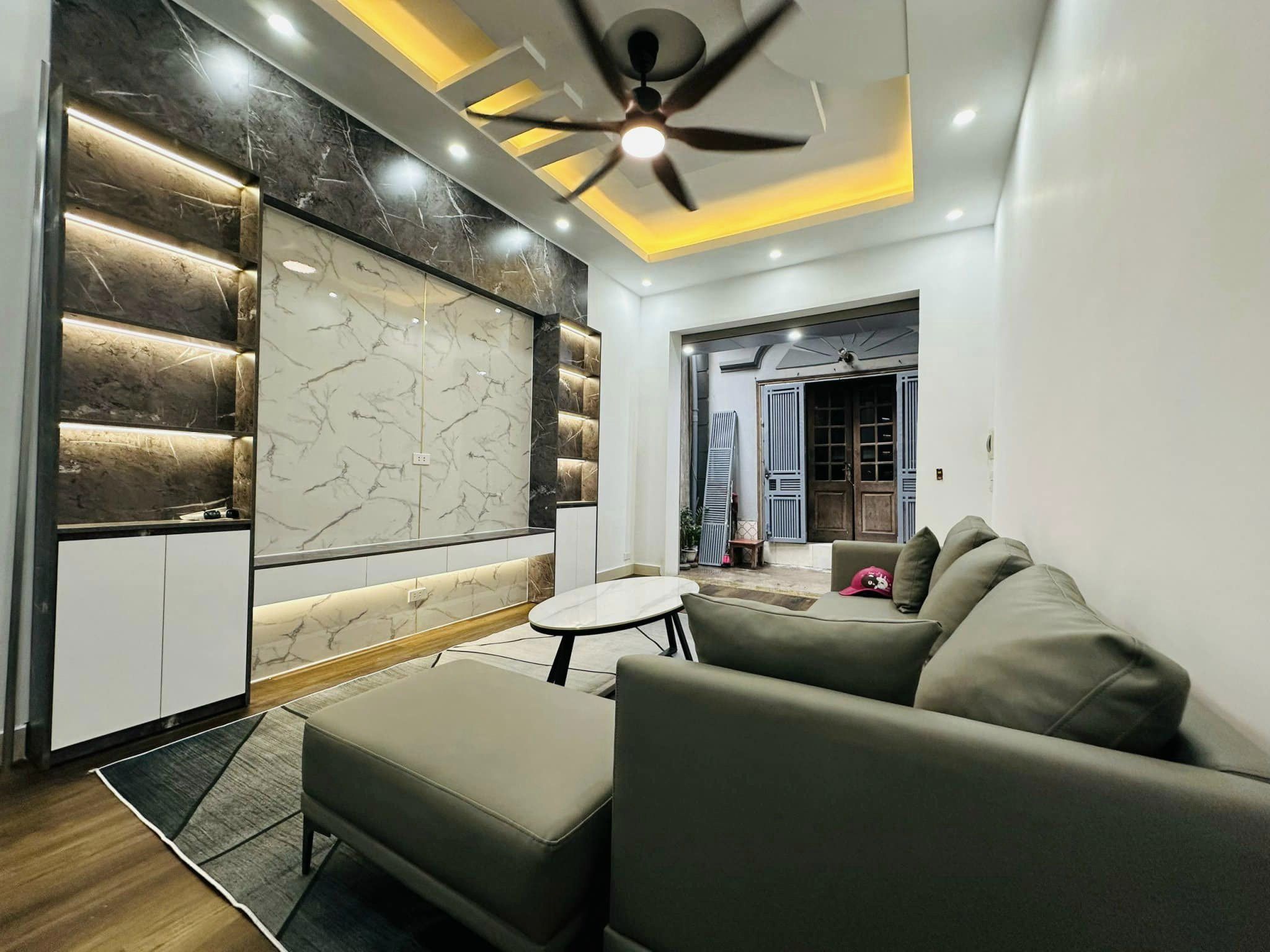 Bán nhà phố Minh Khai, Hai Bà Trưng 30m, 5 tầng. Giá: 5.2 tỷ