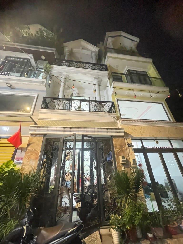 Cơ Hội Đầu Tư Vàng: Bán Nhà Phố 3 Tầng Tại Trung Tâm Q.9 - Giá Hấp Dẫn!