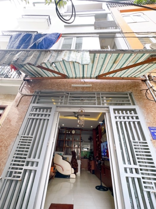 Bán nhà LÀNG VÀNG, gia lâm 100m, 3 tầng, giá 4,5 tỷ. Ô TÔ đỗ cửa.Tiểu học CỔ BI gần nhà.