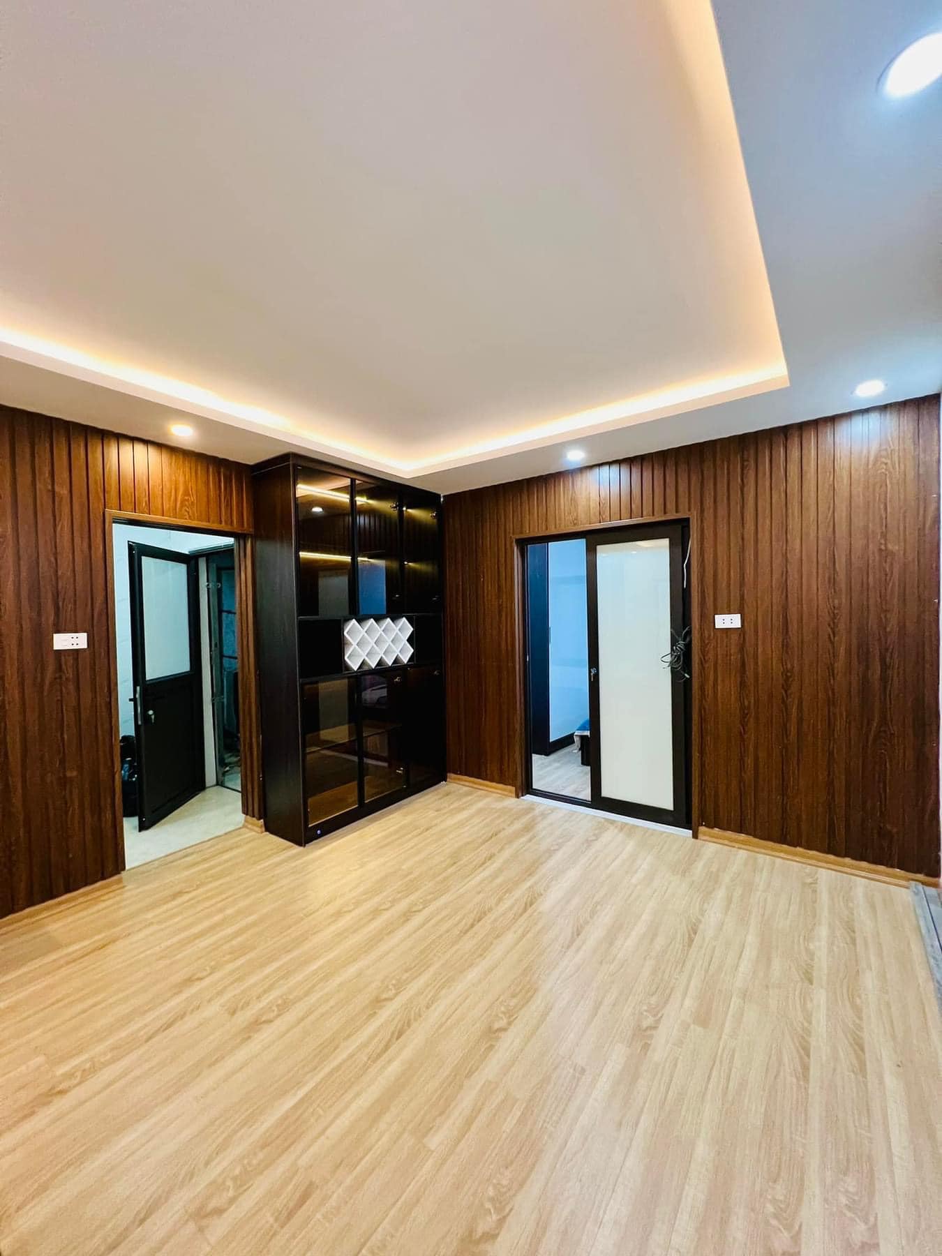 BÁN CĂN TT Nhà E4 Tập Thể Vĩnh Hồ 40/90 T4 2.95 tỷ Đống Đa