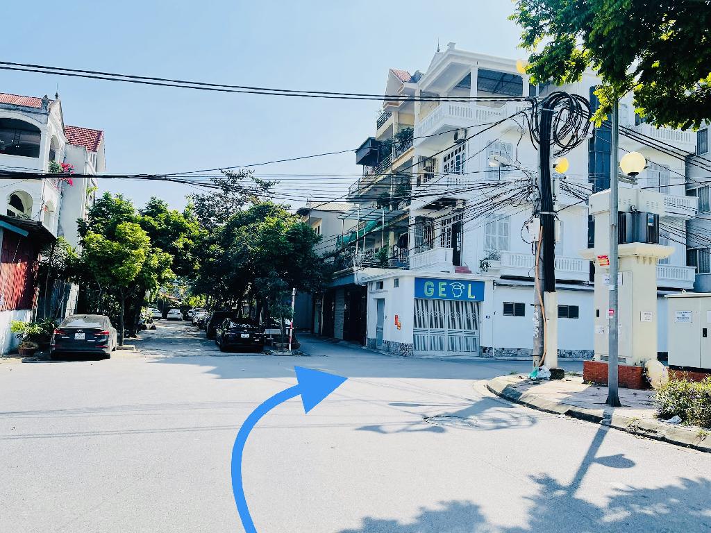 Bán gấp nhà phố Thạch Bàn 65m, 4 tầng, giá 5,3 tỷ. Ô tô tải đỗ cửa.