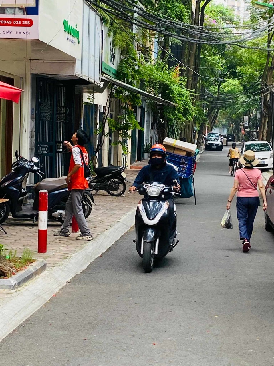 Cho thuê nhà mặt ngõ phố Đỗ Quang, Cầu Giấy. Giá: 28tr/ tháng