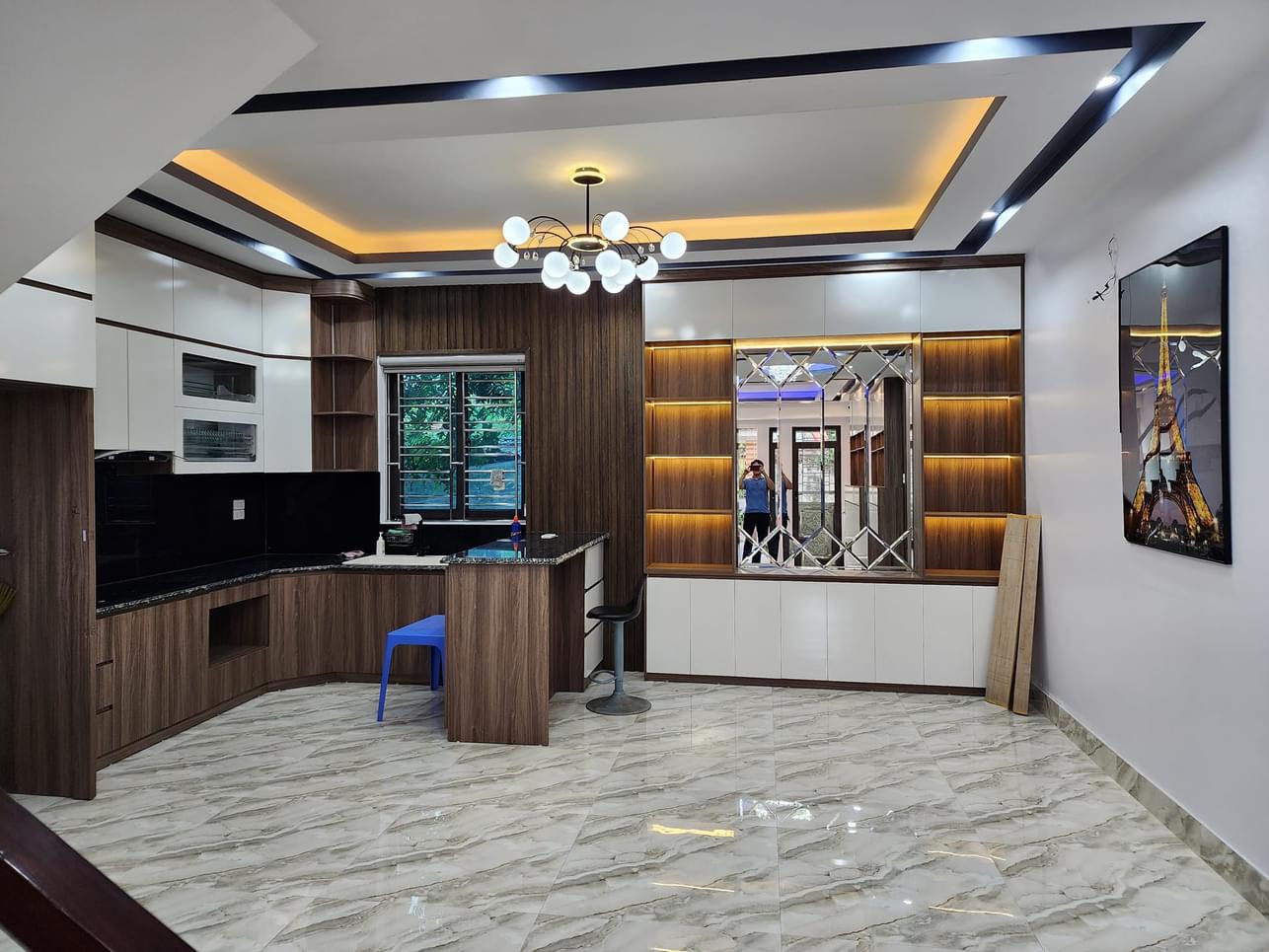 Chính chủ bán nhà 4 tầng 81m, mặt tiền 6m, đường vào 4m otô tải. Full nội thất vào ở luôn. Giá 6x