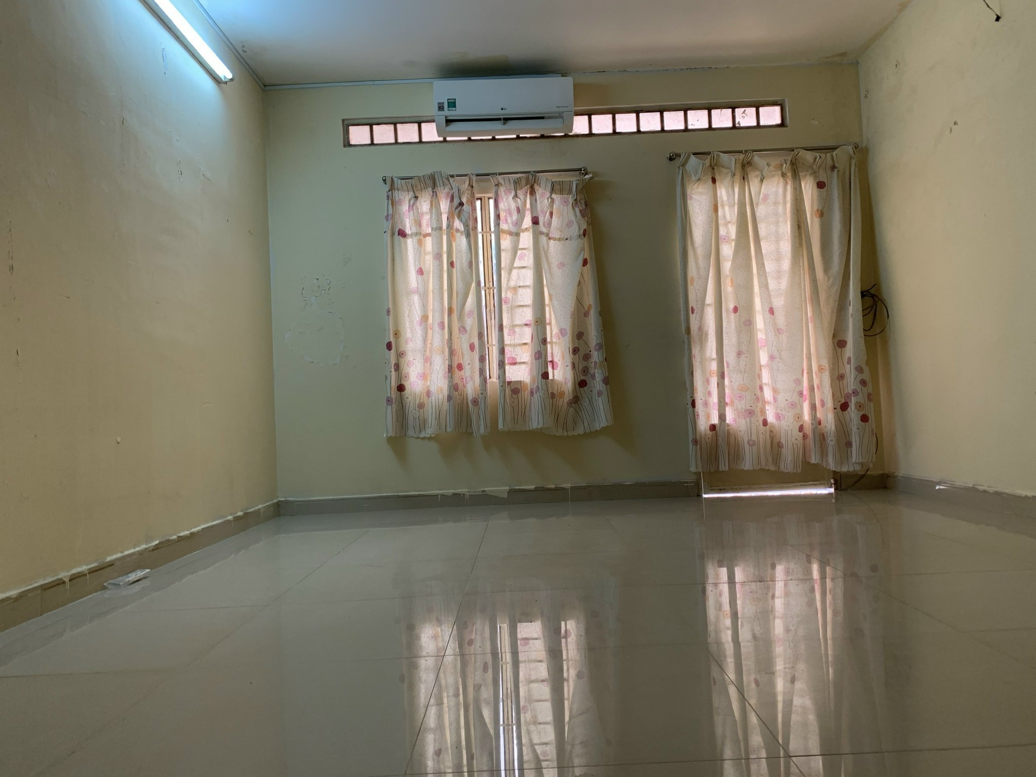 CHO THUÊ NHÀ +MÁY LẠNH GIÁ RẺ TRUNG TÂM THỊ TRẤN NHÀ BÈ, HUYỆN NHÀ BÈ