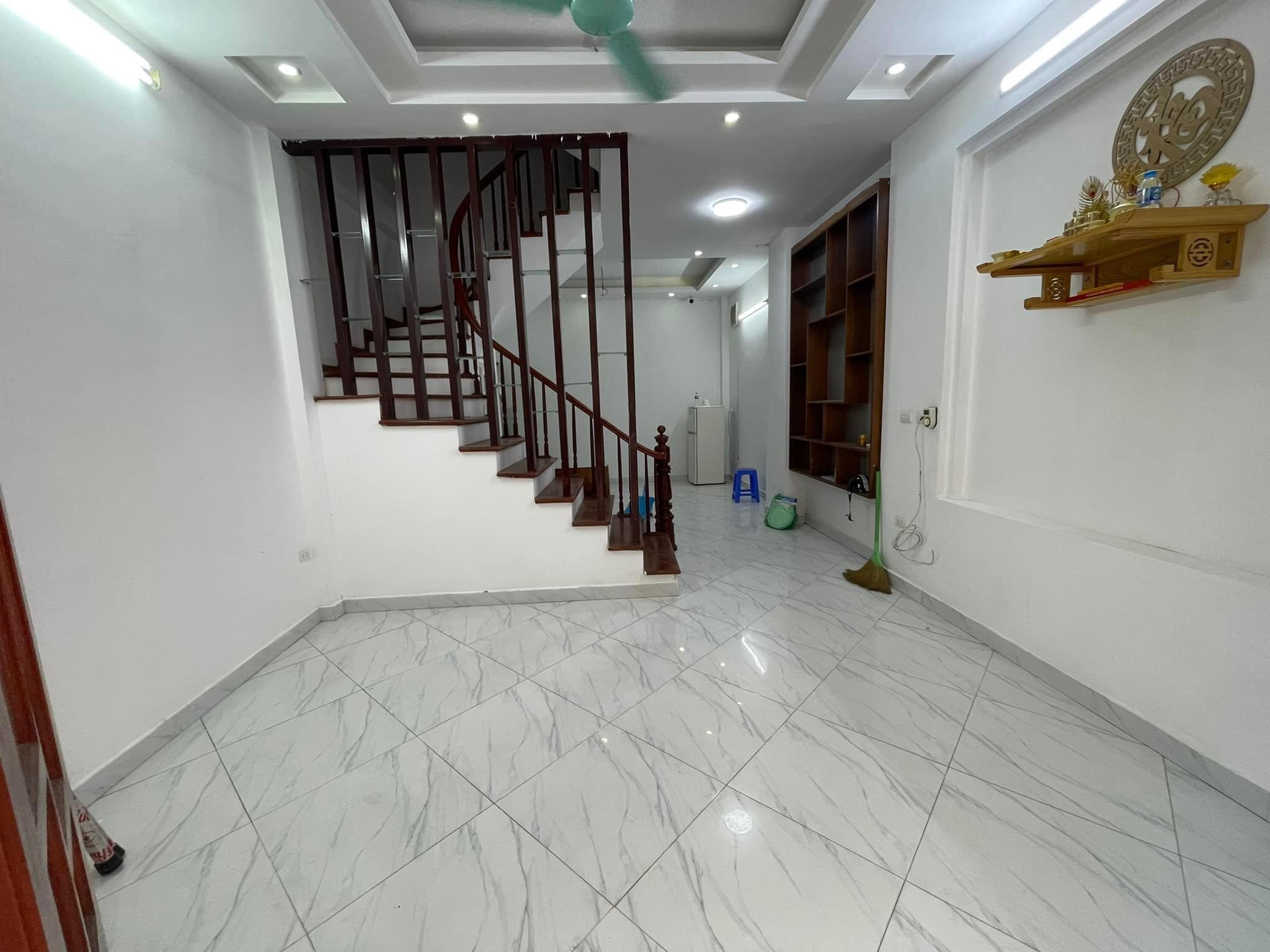 Bán nhà phố Trương Định, Hoàng Mai 45m, 5 tầng. Giá: 7.5 tỷ